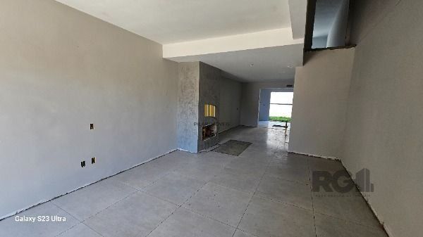 Casa em Porto Alegre, no bairro Aberta dos Morros, com 3 dormitório(s), e 3 banheiros, à venda.