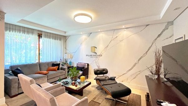Casa Condominio em Porto Alegre, no bairro Cristal, com 4 dormitório(s), e 4 banheiros, à venda.