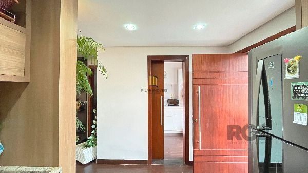 Casa em Porto Alegre, no bairro Hípica, com 3 dormitório(s), e 3 banheiros, à venda.