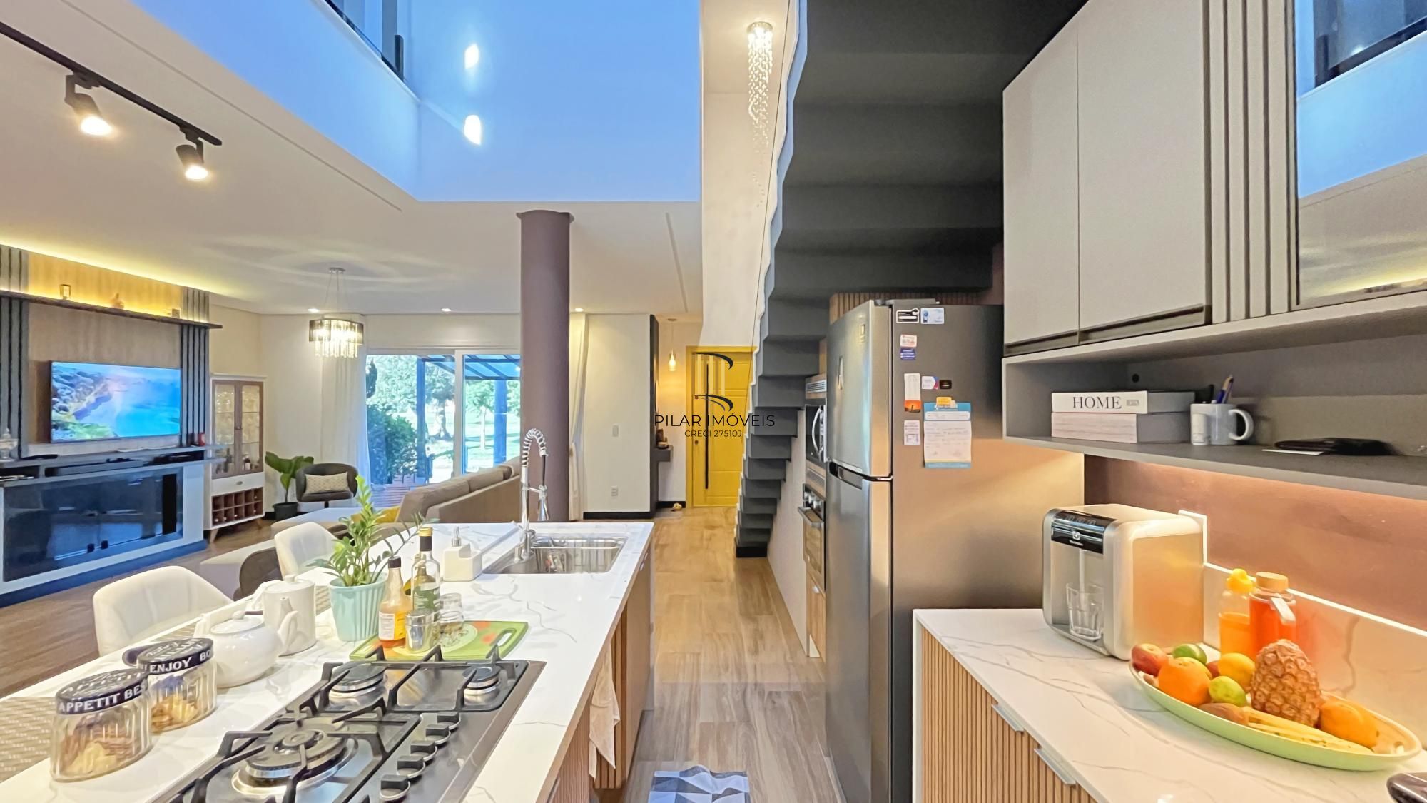 Casa à venda com 174m², 3 dormitórios, 3 suítes, 2 vagas, no bairro Hípica em Porto Alegre