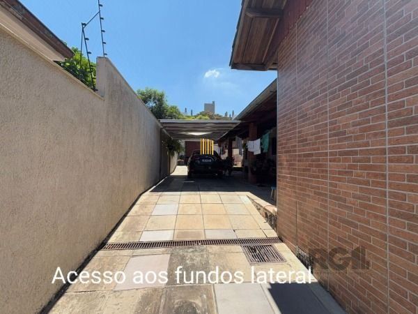 Casa 3 dormitórios no bairro Camaquã