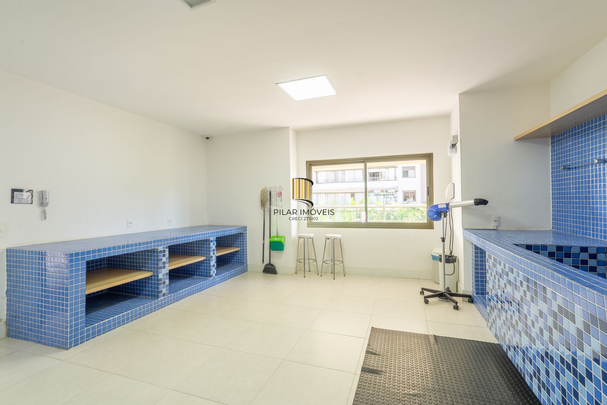 Excelente apto com 126 m² de área privativa 3 dormitórios sendo os 3 suítes  e duas vagas de garagens individuais