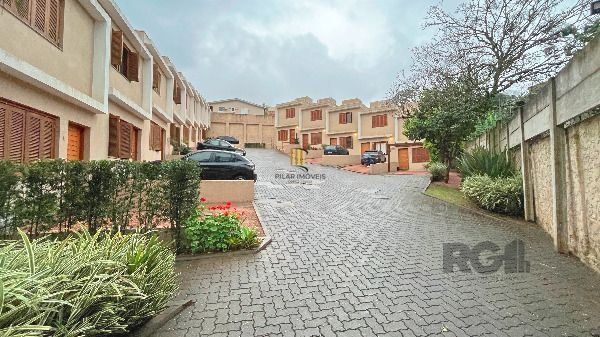Casa Condominio em Porto Alegre, no bairro Teresópolis, com 2 dormitório(s), e 2 banheiros, à venda.