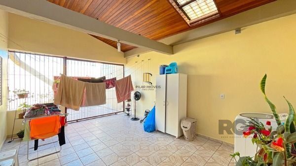 Casa 4 dormitórios no bairro Restinga