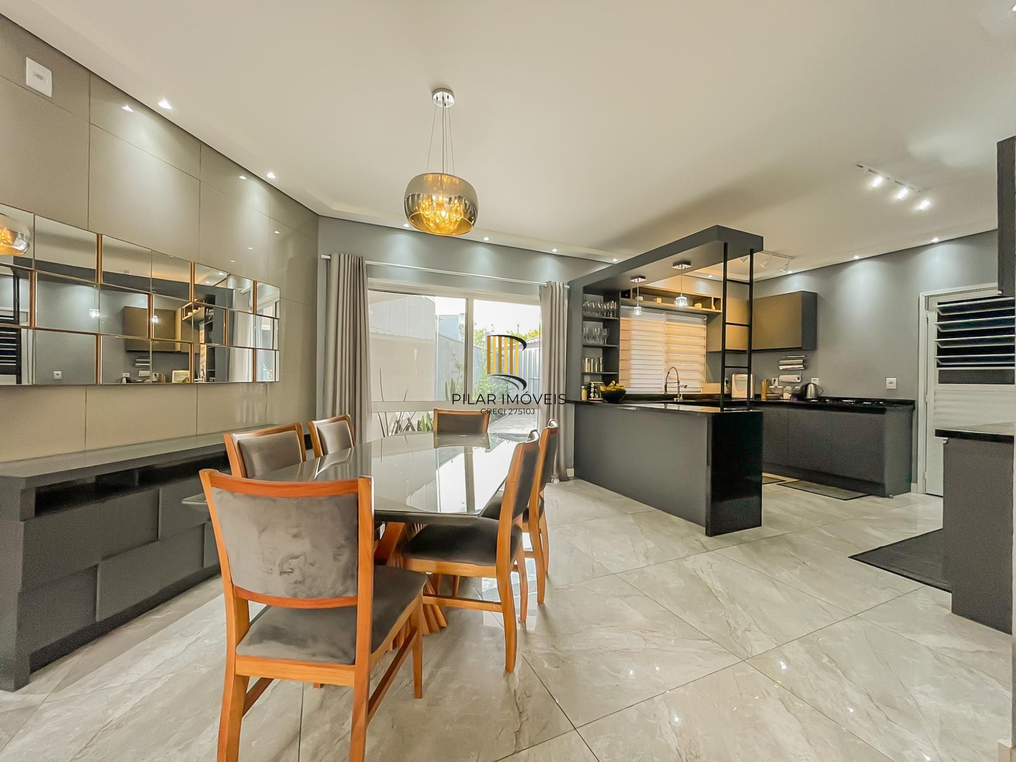 Casa 3 dormitórios no bairro Hípica