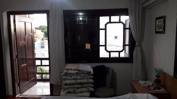 Casa para Venda - 300m², 3 dormitórios, sendo 3 suites, 4 vagas - Espirito Santo