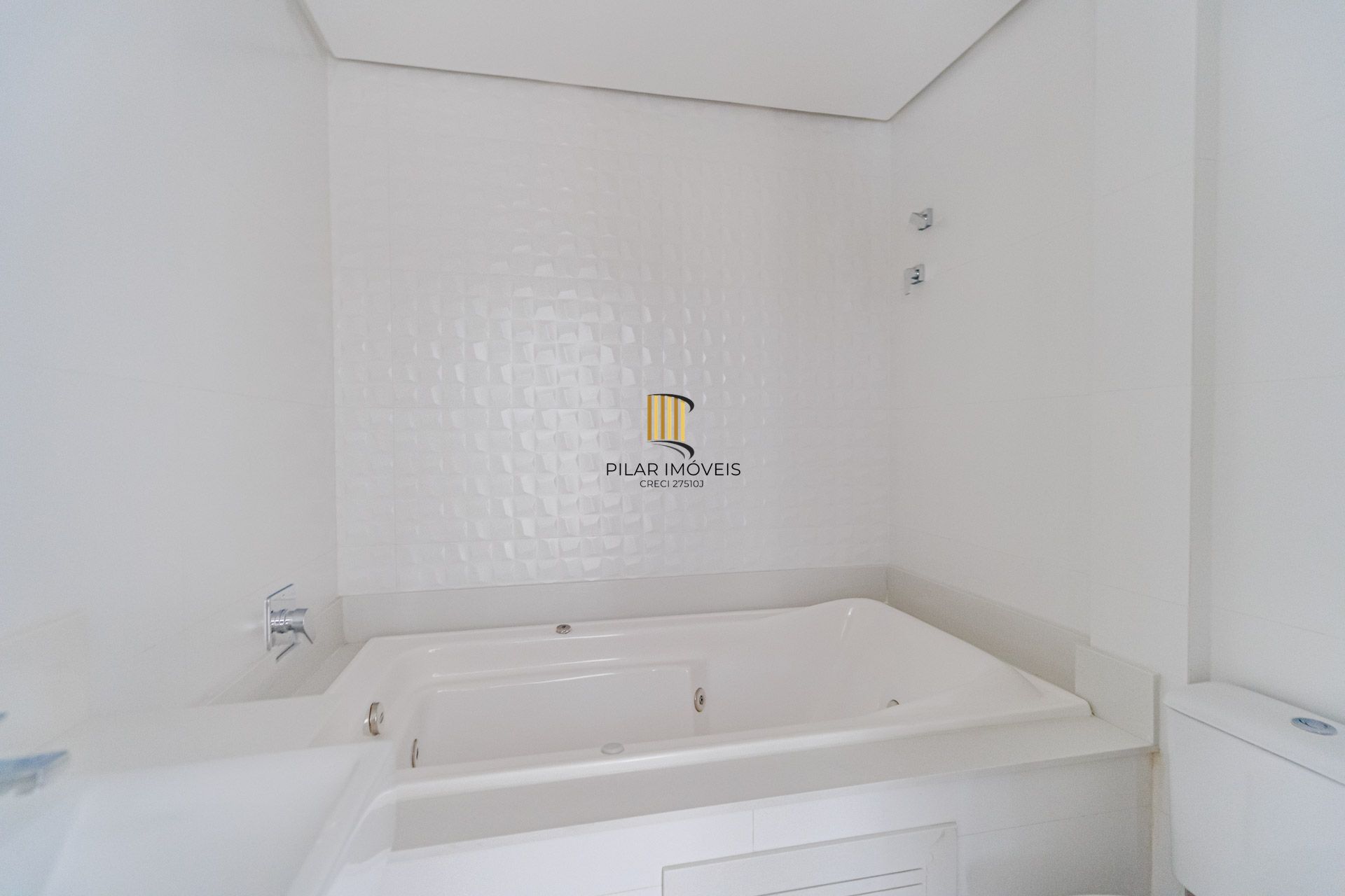 Apartamento - 3 dormitórios, sendo 3 suites, 4 vagas - Vila Assunção
