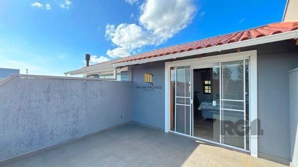Casa em Porto Alegre, no bairro Guarujá, com 3 dormitório(s), e 3 banheiros, à venda.