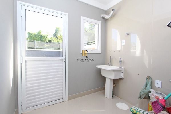 Casa 3 dormitórios no bairro Hípica