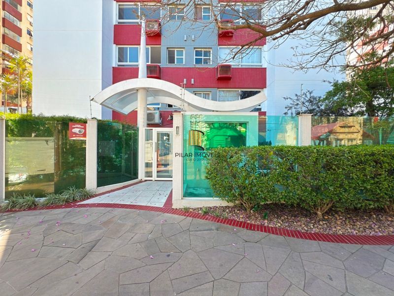 Apartamento com 2 dormitórios, 2 vagas, 65m2 coração do Menino Deus.