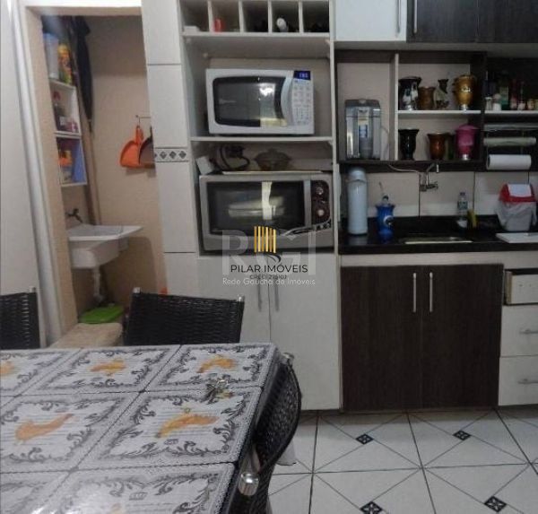 Apartamento em Porto Alegre, no bairro Cristal, com 2 dormitório(s), e 2 banheiros, à venda.