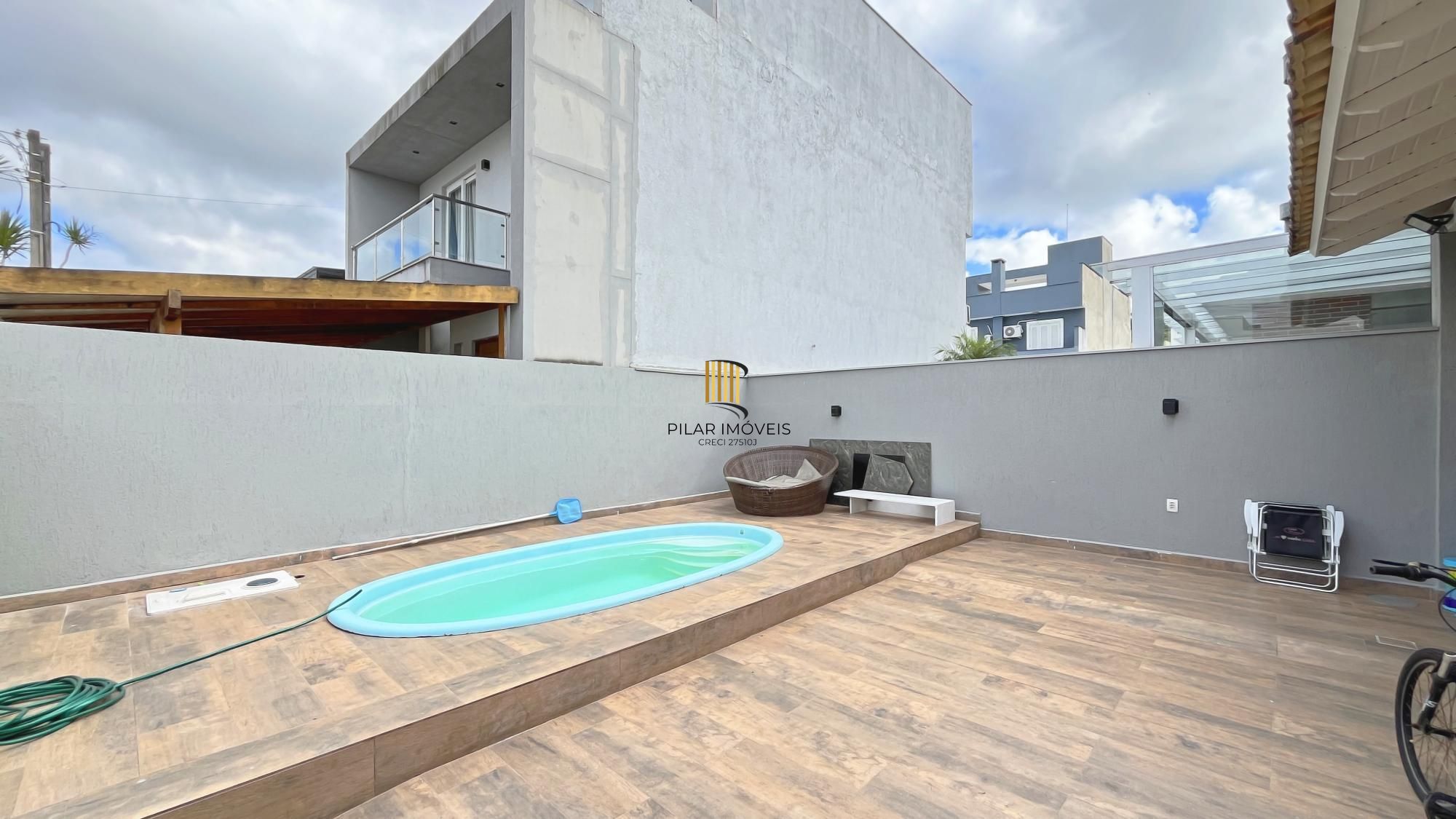 Casa 3 dormitórios no bairro Hípica