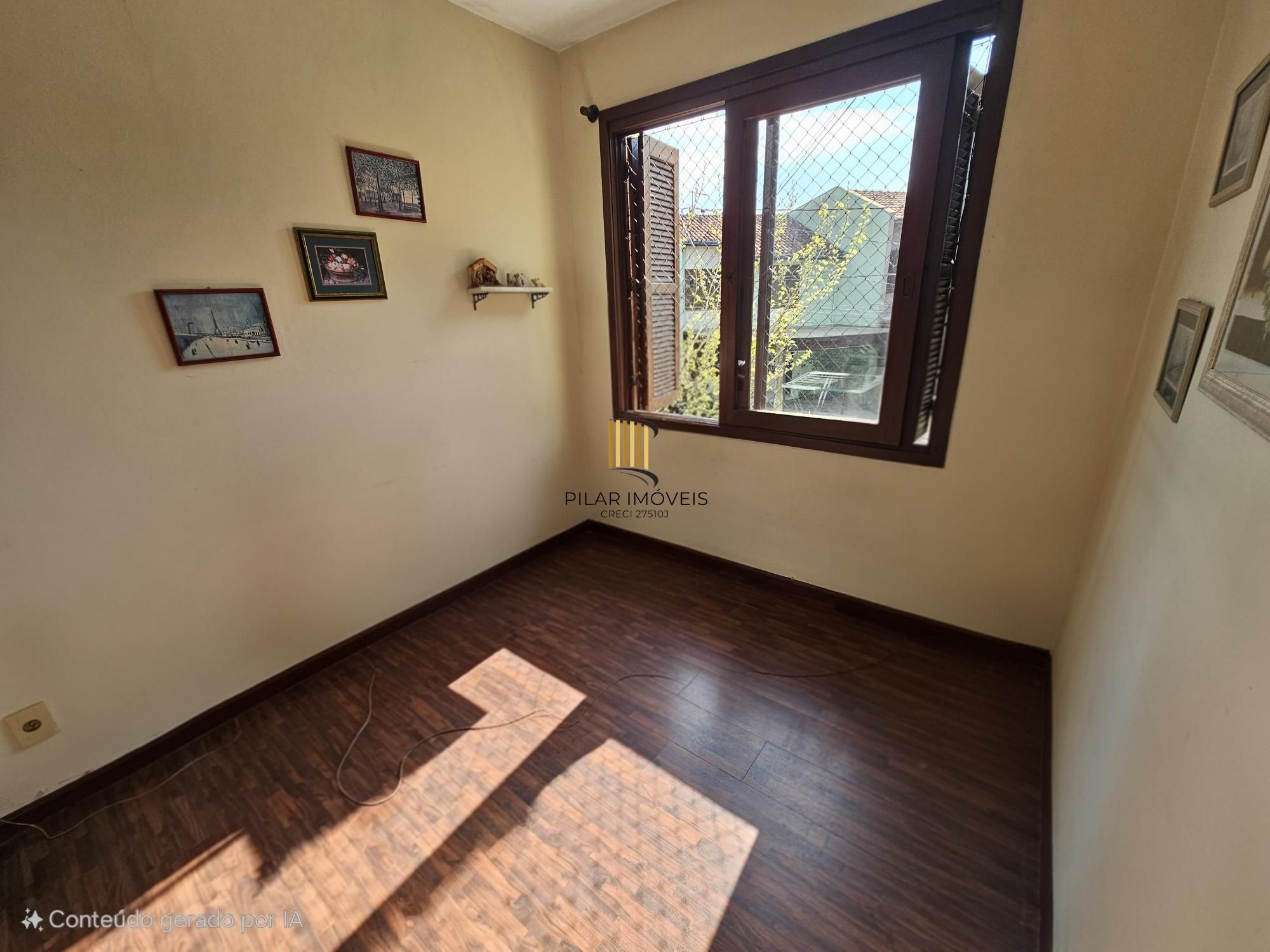 Casa 3 dormitórios no bairro Hípica