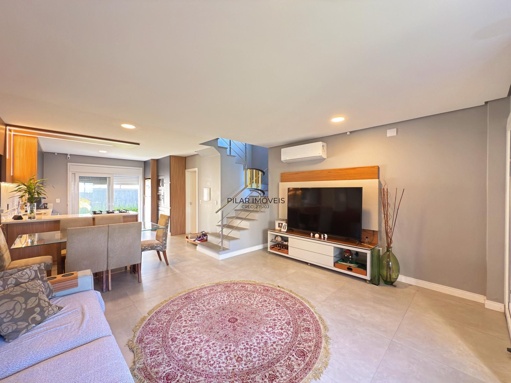 Casa moderna com 3 dormitórios com pátio grande e vista para o Rio Guaíba!