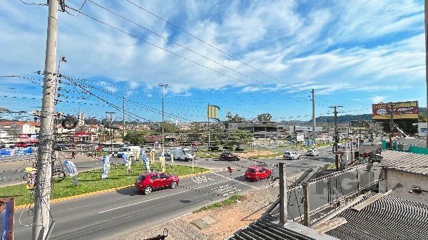 Predio em Porto Alegre, no bairro Hípica, e 0 banheiros, à venda.