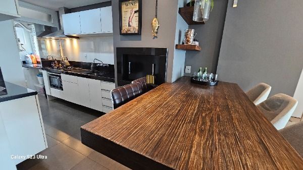 Apartamento em Porto Alegre, no bairro Chácara das Pedras, com 2 dormitório(s), e 2 banheiros, à venda.