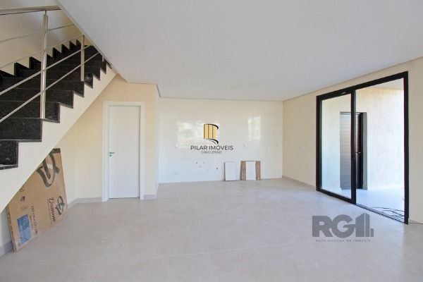 Casa em Porto Alegre, no bairro Hípica, com 3 dormitório(s), e 3 banheiros, à venda.