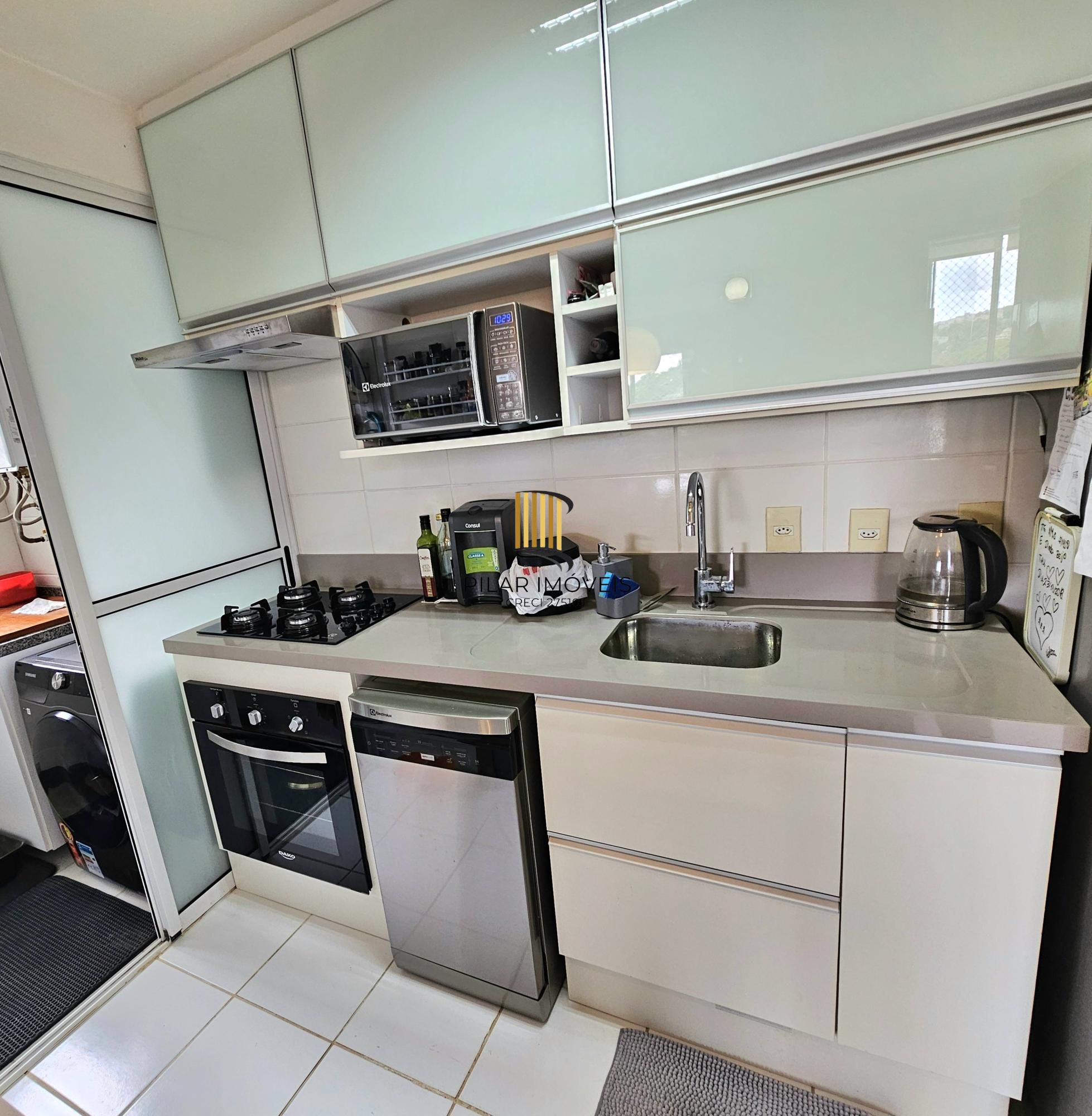 Lindo apartamento 2 dorm com suite e churrasqueira no bairro Cristal!