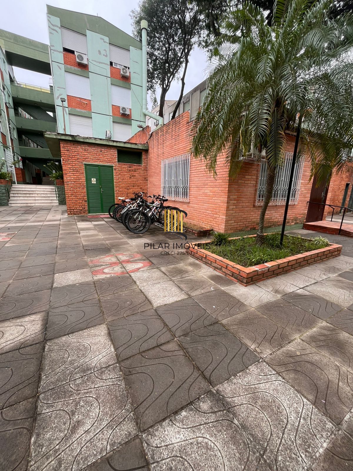 Apartamento semi mobiliado de 2 dormitórios no bairro Cristal