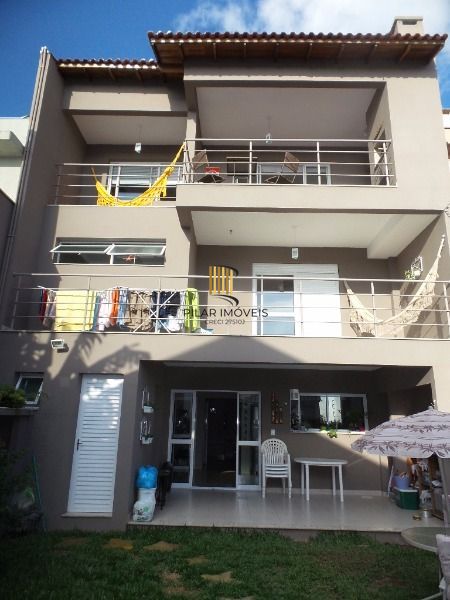 Casa para Venda - 270m², 3 dormitórios, sendo 1 suites, 2 vagas - Guarujá