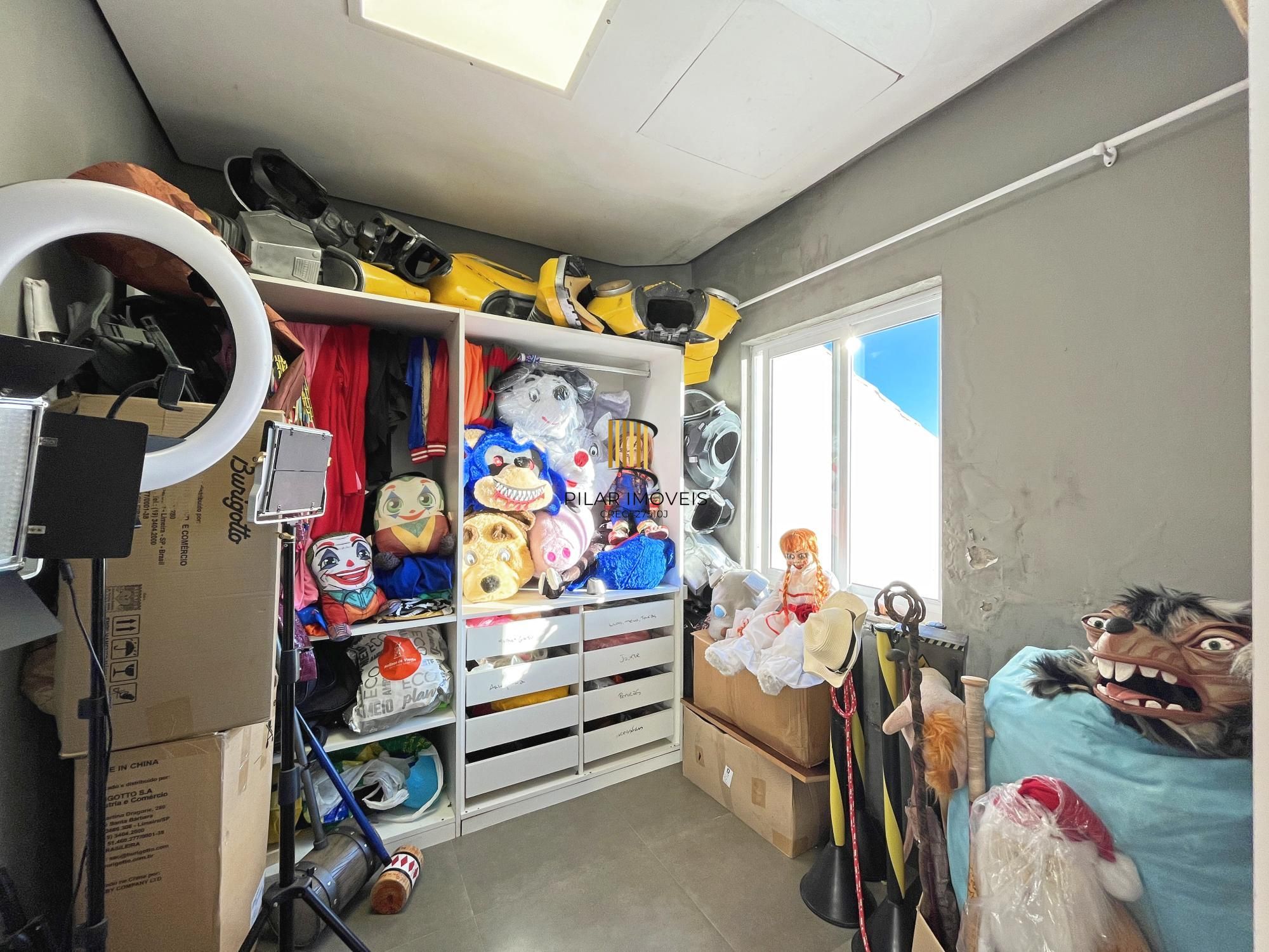 Casa 4 dormitórios no bairro Hípica