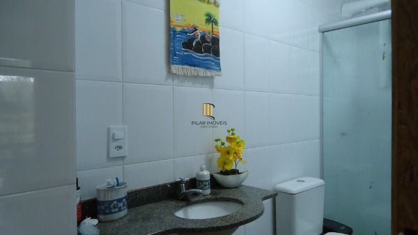 Sítio em Porto Alegre, no bairro Hípica, com 2 dormitório(s), e 2 banheiros, à venda.