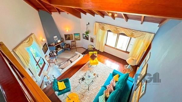 Casa em Porto Alegre, no bairro Ipanema, com 3 dormitório(s), à venda.