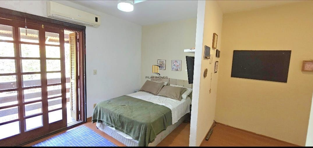 Casa em Porto Alegre, no bairro Hípica, com 2 dormitório(s), e 2 banheiros, à venda.