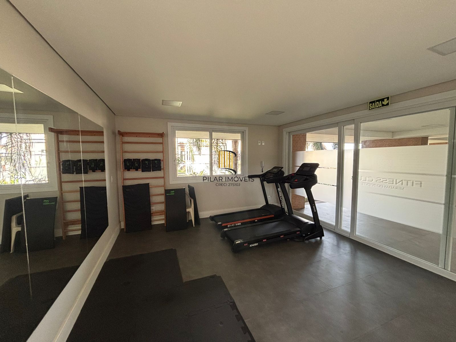 Apartamento com 3 dormitórios sendo 1 suíte á venda Bairro Cristal.