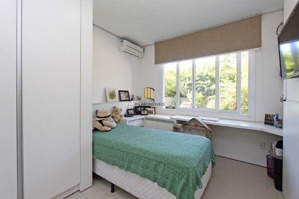 Casa para Venda - 236m², 5 dormitórios, sendo 4 suites, 2 vagas - Lagos De Nova Ipanema