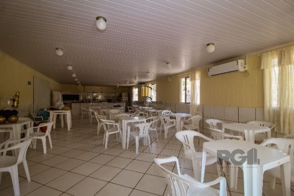 Apartamento em Porto Alegre, no bairro Vila Nova, com 2 dormitório(s), e 2 banheiros, à venda.