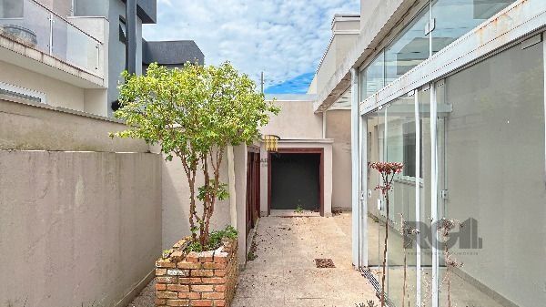 Casa Condominio em Porto Alegre, no bairro Hípica, com 3 dormitório(s), e 3 banheiros, à venda.