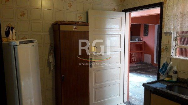 Casa para Venda - 190m², 3 dormitórios, sendo 1 suites, 2 vagas - Cavalhada