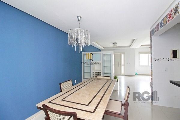 Casa em Porto Alegre, no bairro Hípica, com 3 dormitório(s), e 3 banheiros, à venda.