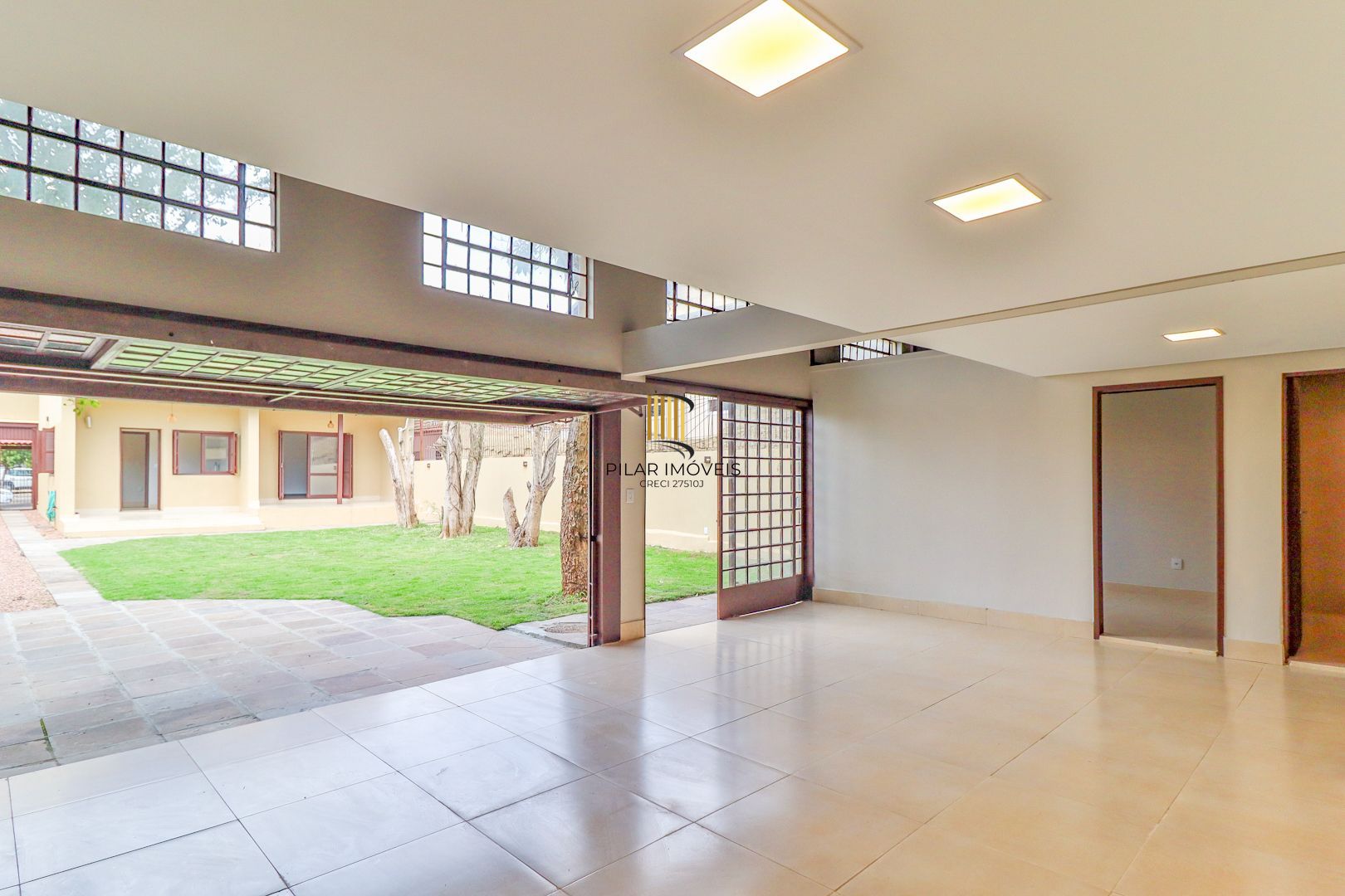 Excelente residência com 4 dormitórios