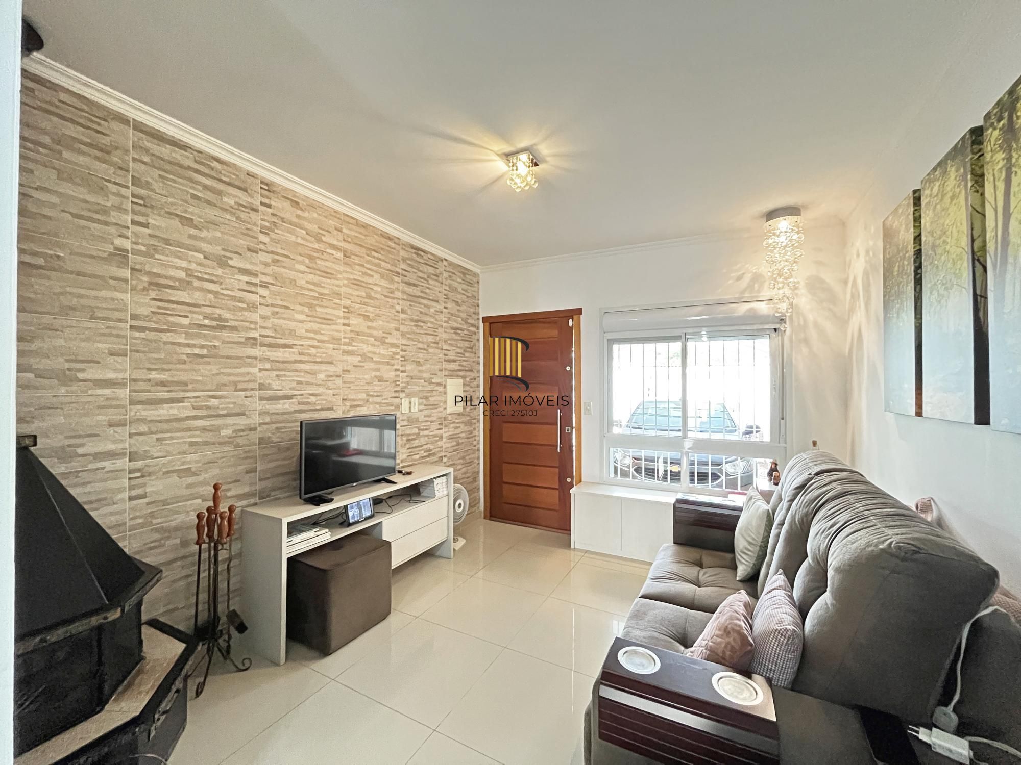Casa 2 dormitórios no bairro Hípica