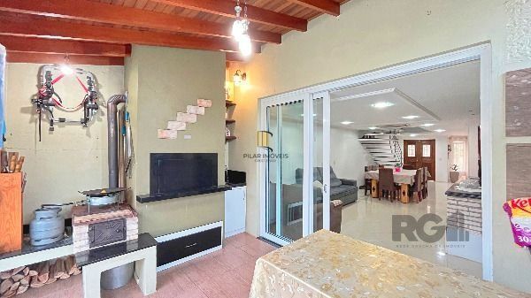 Casa em Porto Alegre, no bairro Hípica, com 3 dormitório(s), e 3 banheiros, à venda.