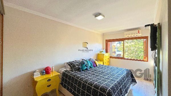 Casa em Porto Alegre, no bairro Hípica, com 3 dormitório(s), e 3 banheiros, à venda.