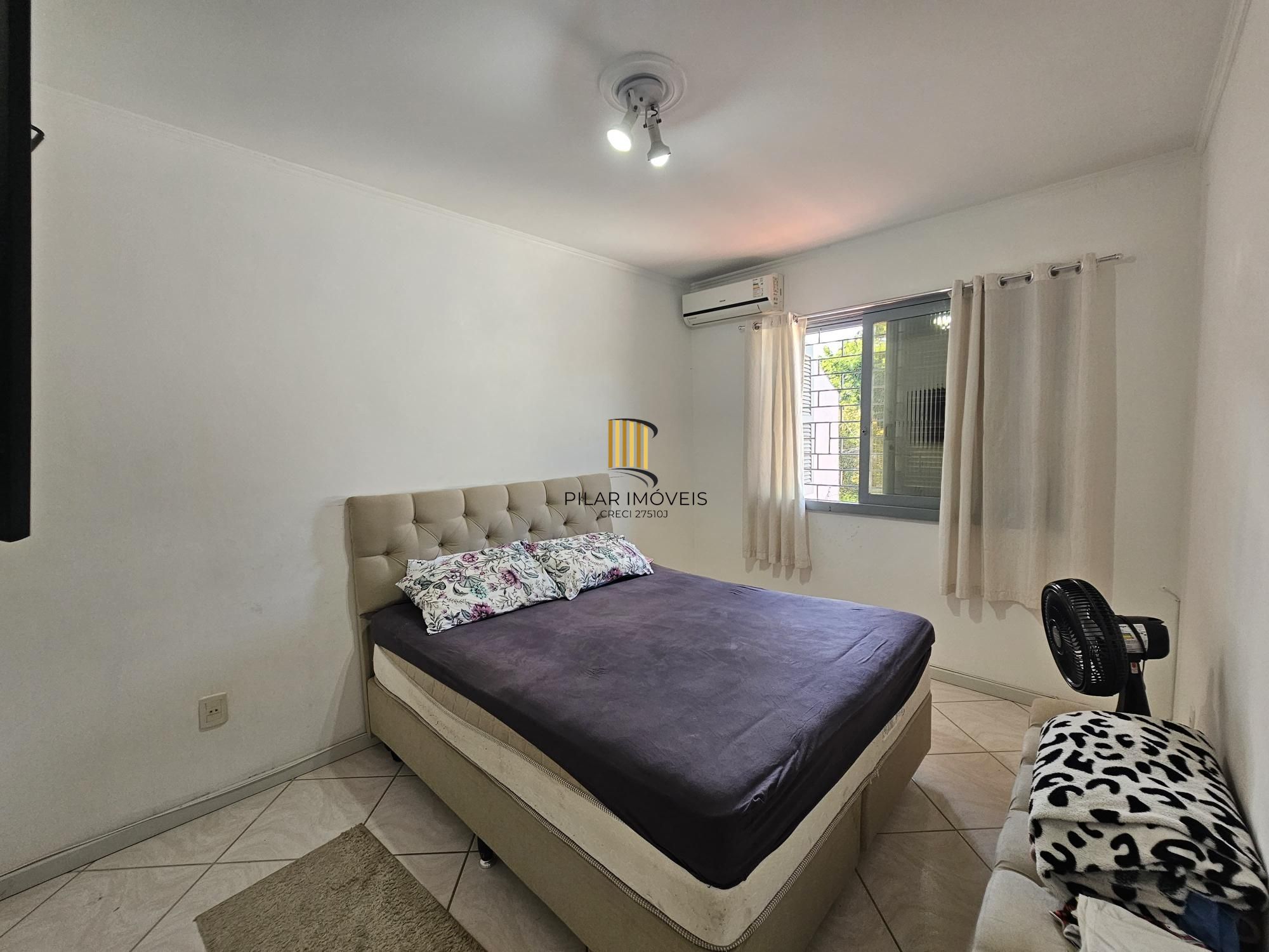 Casa com piscina terreno 10x30 zona sul de Porto Alegre