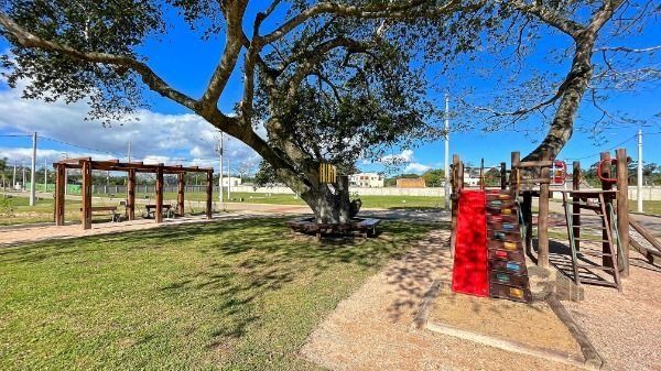 Lindo terreno em condomínio fechado 7x21m, Ipanema Garden, bairro Hípica.