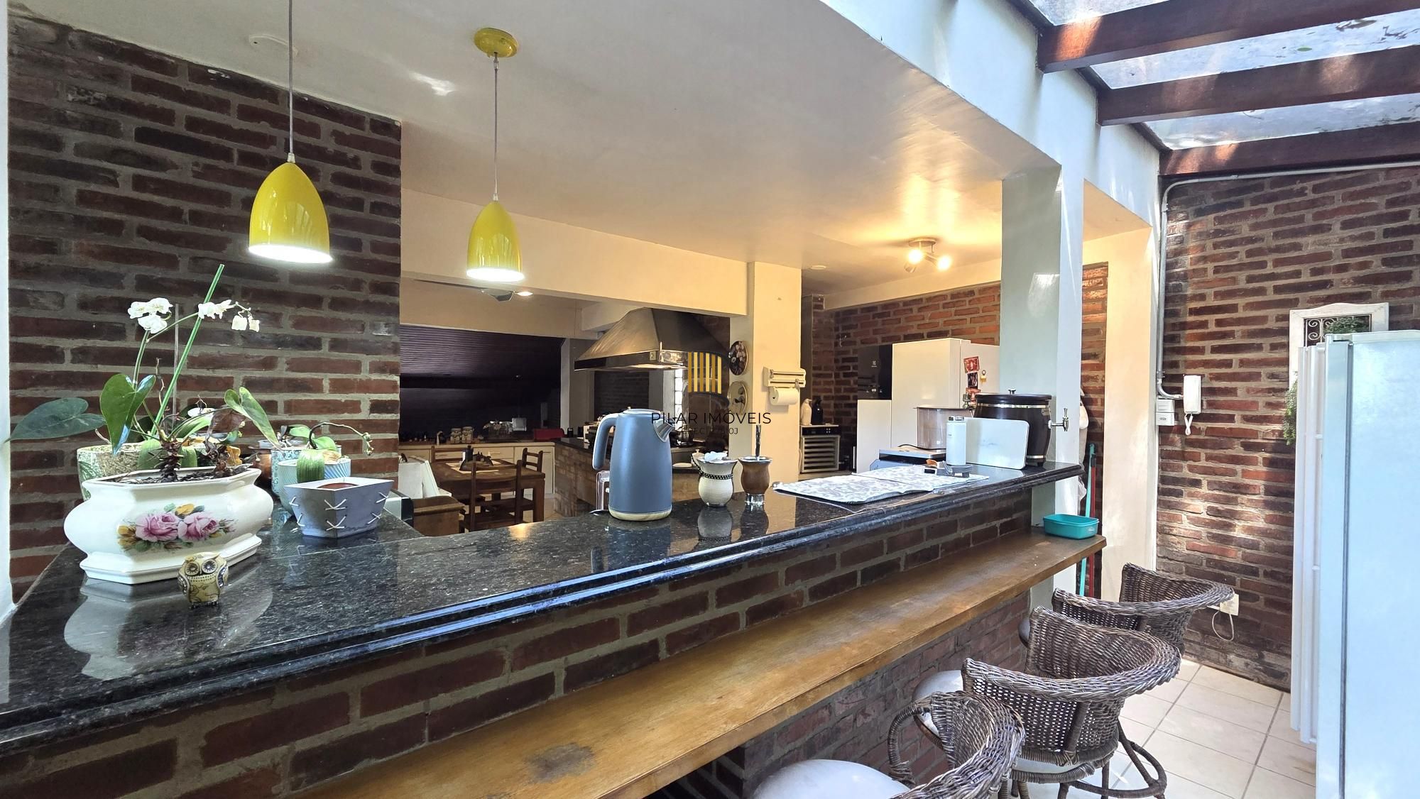 Belíssima residência com 4 dormitórios, 2 suítes com closet e vista deslumbrante para o Guaíba.