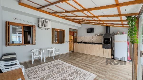 Casa 3 dormitórios no bairro Hípica