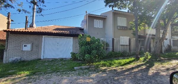 Casa para Venda - 160m², 4 dormitórios, sendo 2 suites, 4 vagas - Urubatã