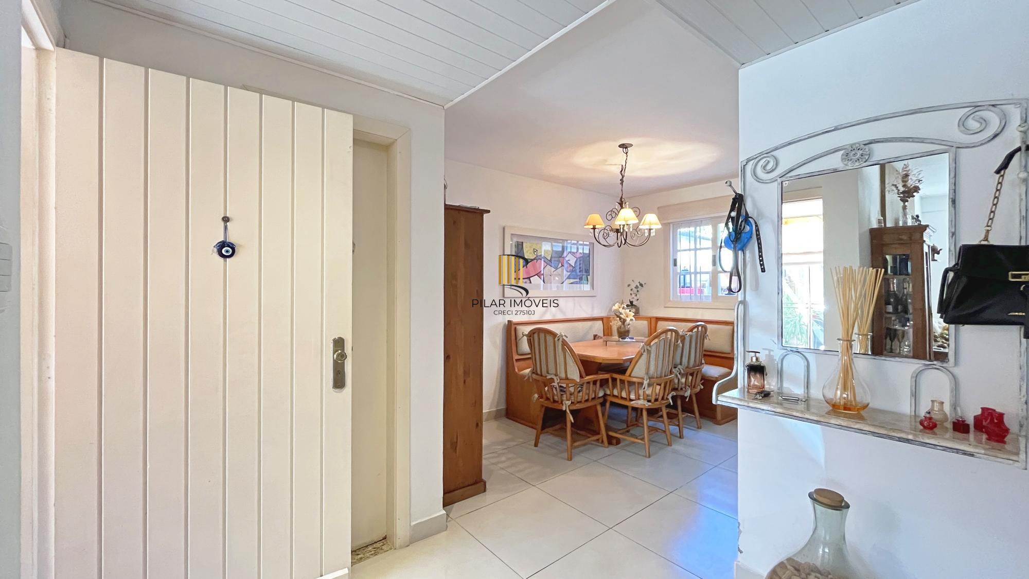 Casa de Condomínio 3 dormitórios no bairro Guarujá