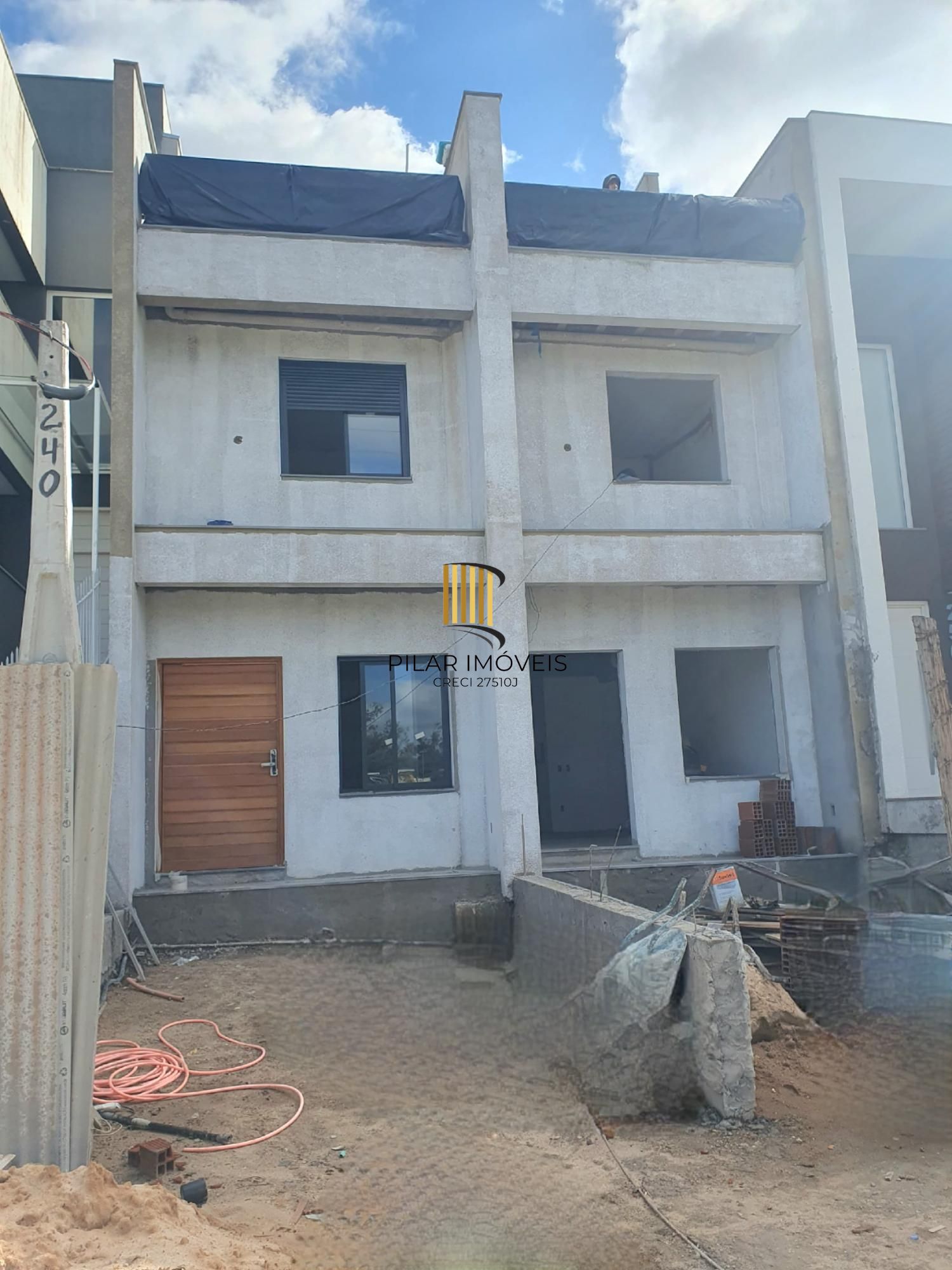 Casa em Porto Alegre, no bairro Hípica, com 2 dormitório(s), e 2 banheiros, à venda. - Pilar Imóveis