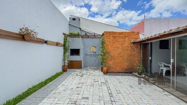 Casa 3 dormitórios no bairro Hípica