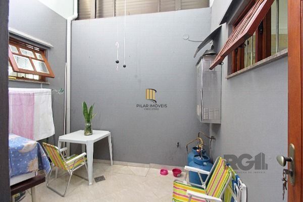 Casa em Porto Alegre, no bairro Belém Novo, com 3 dormitório(s), e 3 banheiros, à venda.