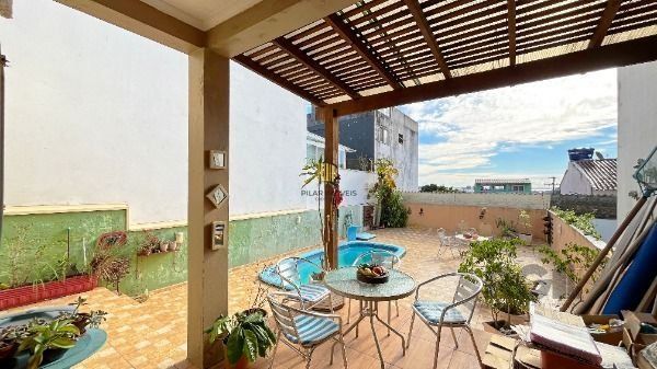 Casa Condominio em Porto Alegre, no bairro Vila Nova, com 3 dormitório(s), e 3 banheiros, à venda.