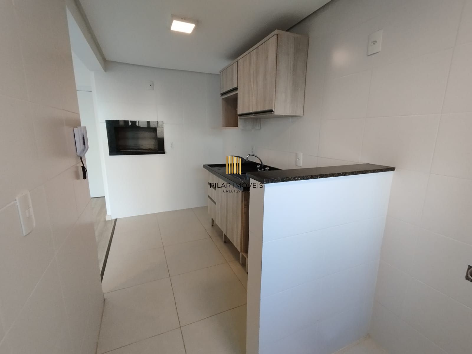 Apartamento, 2 quartos, com 01 suíte, bem localizado, bairro Tristeza.