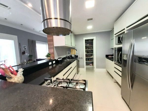 Casa Condominio em Porto Alegre, no bairro Belém Novo, com 3 dormitório(s), e 3 banheiros, à venda.